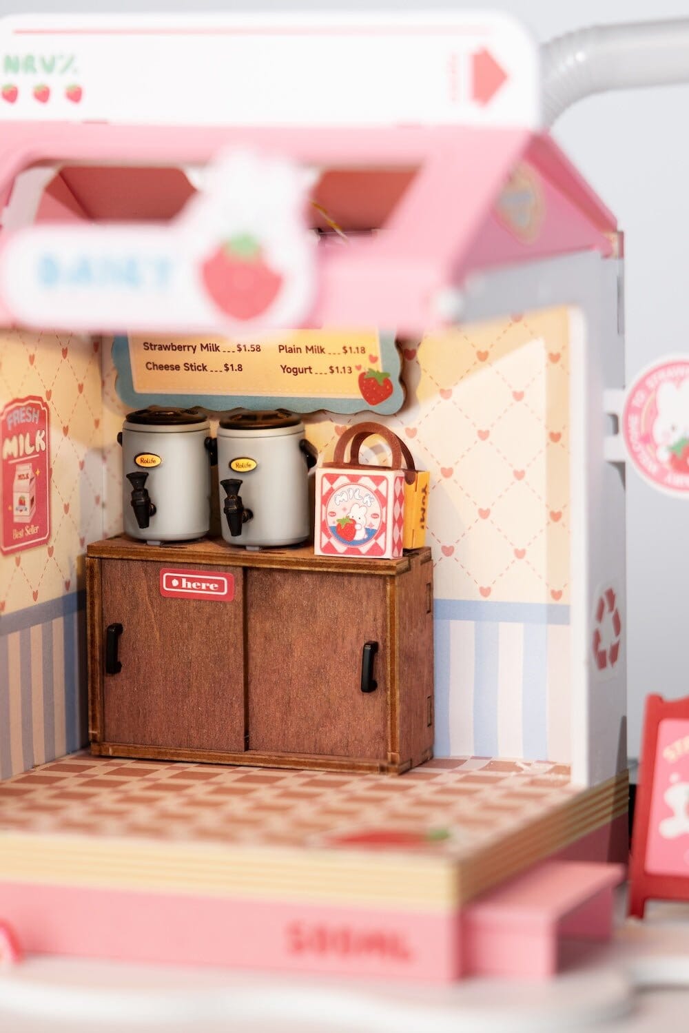 Tiny house - Strawberry milk box - Miniatures DIY DS034 - Missa Arles